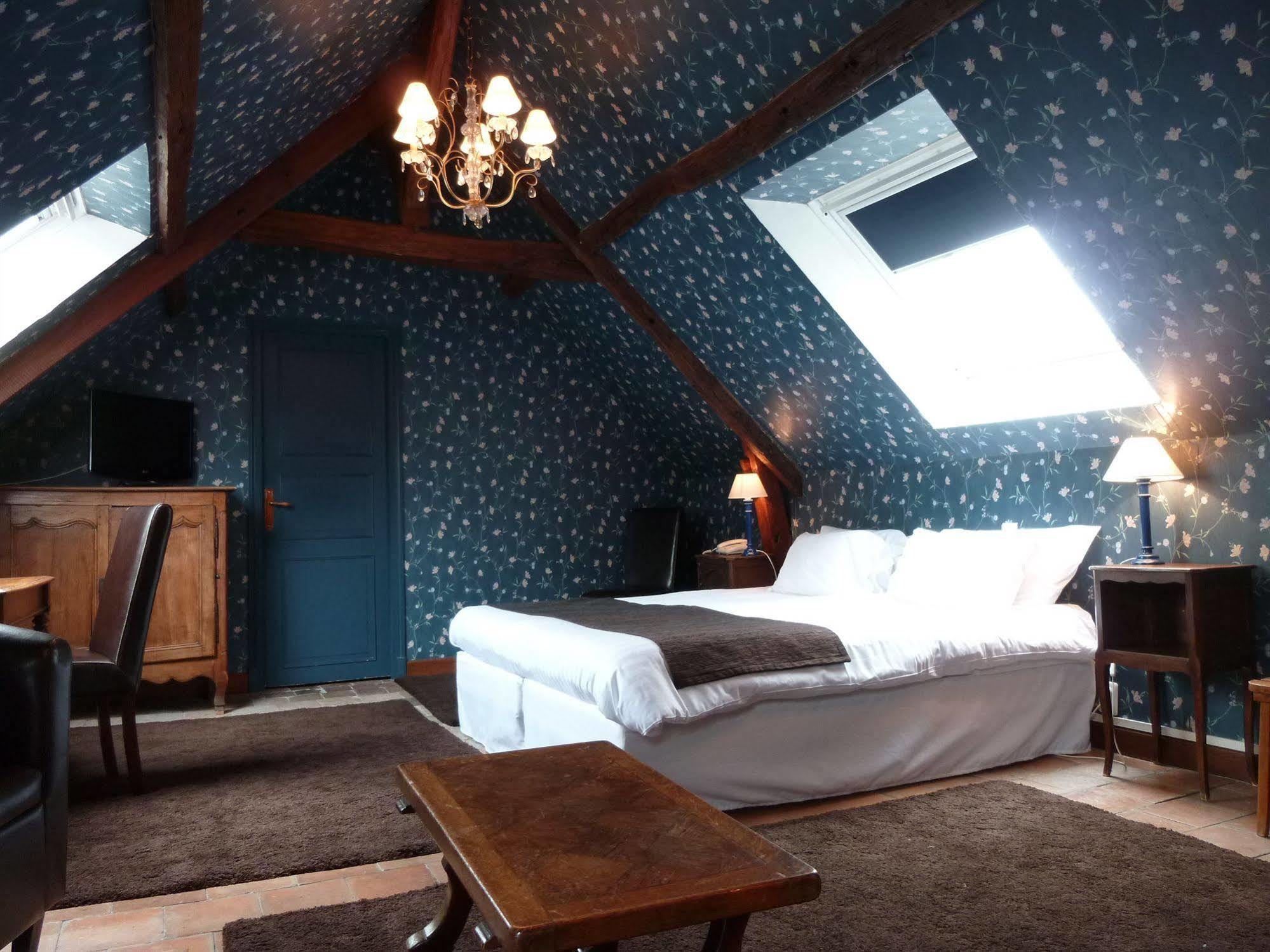 Hotel Grand Monarque 아제르히도 외부 사진