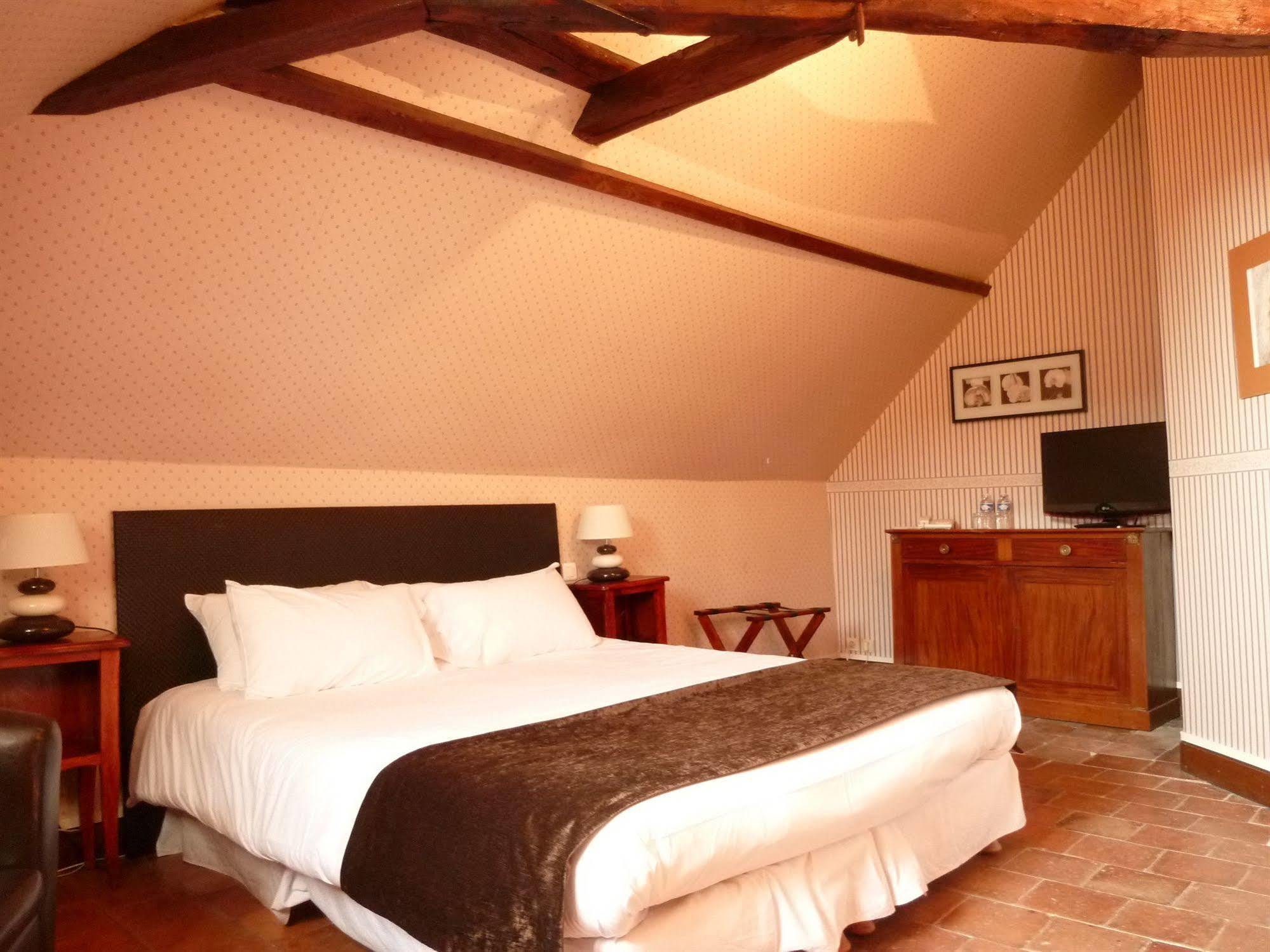 Hotel Grand Monarque 아제르히도 외부 사진